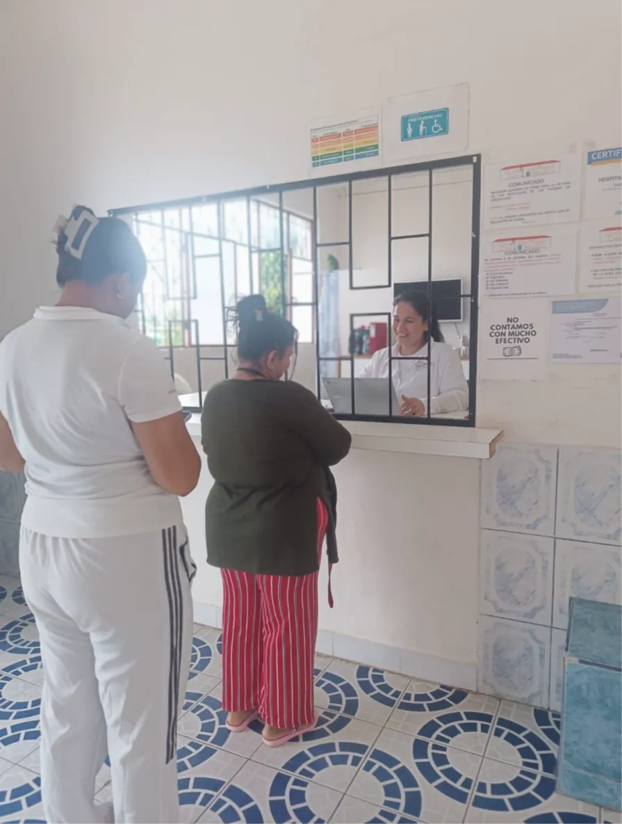 Dayana Botina bij de receptie van Hospital San Miguel