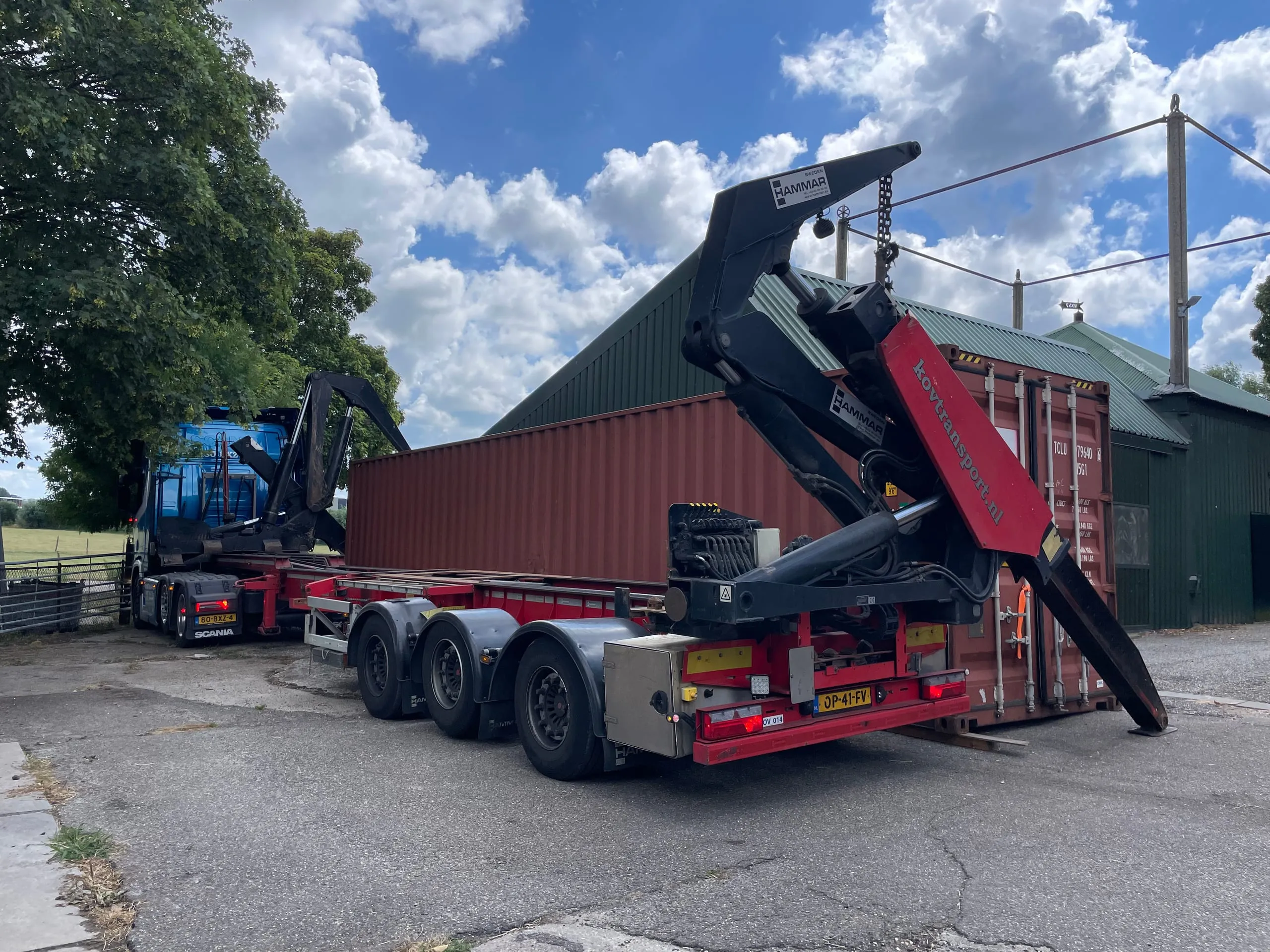 De container is onderweg!
